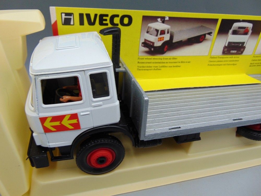 BRITAINS 9582 FLATBED TRANSPORTER - VINTAGE BOXED MODEL