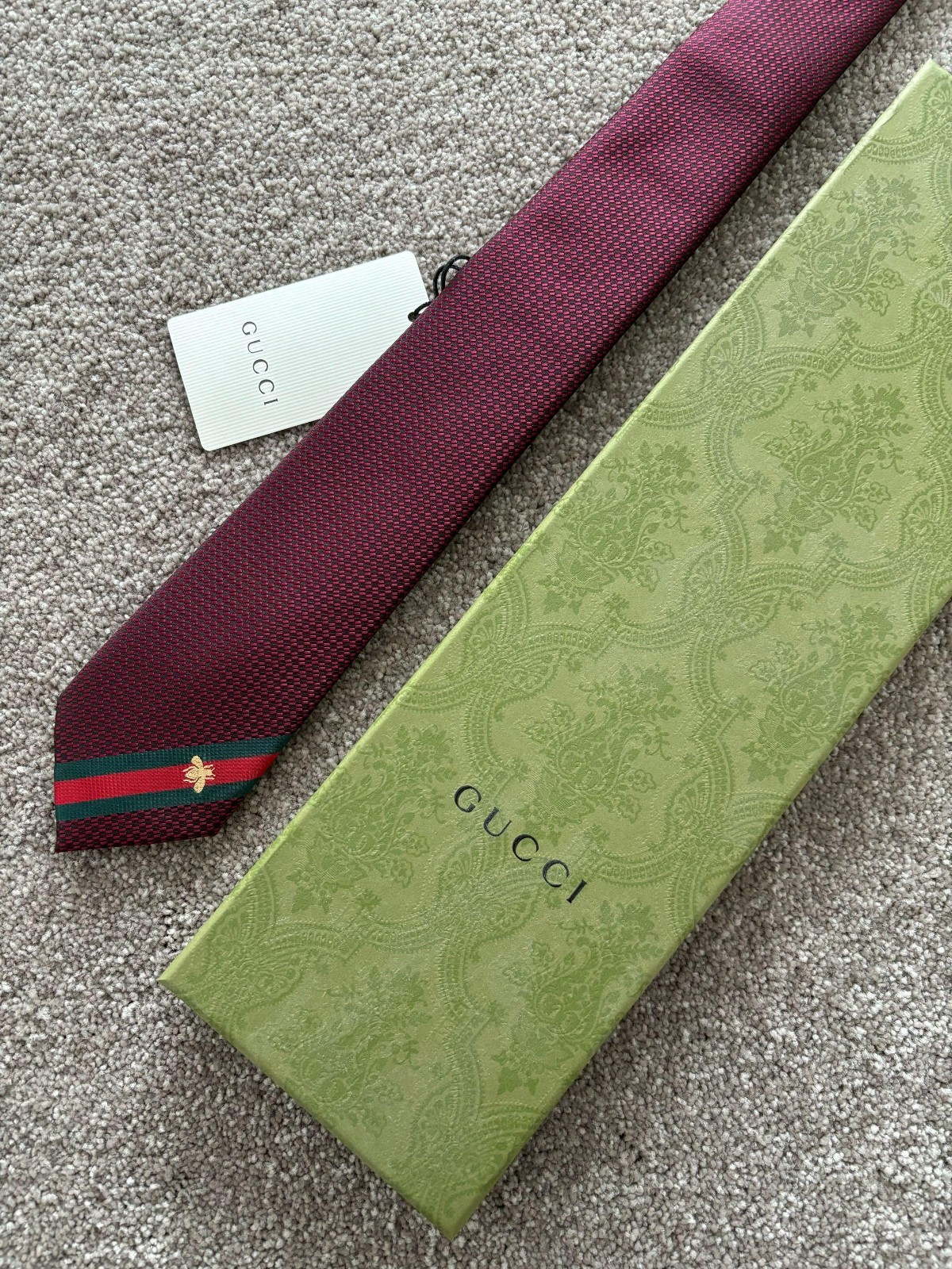 GUCCI MEN'S TIE WITH BEE WEB RED COLOR SLIM NWT