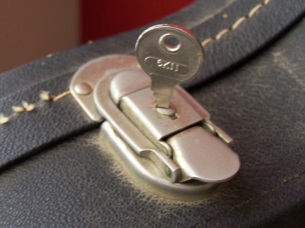 HARPTONE VINTAGE GUITAR CASE KEY