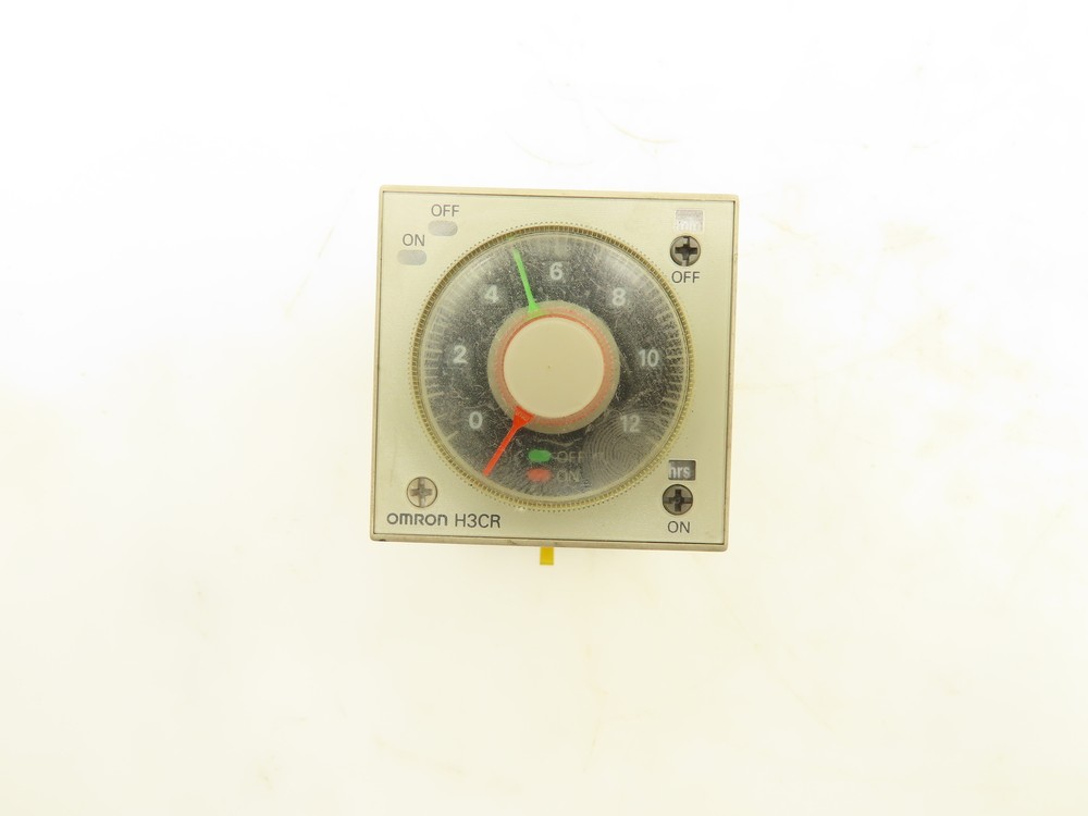 Omron H3CR-F8 Solid-State Timer Relay Socket 100-240V 0.5 Sec-30 Hours