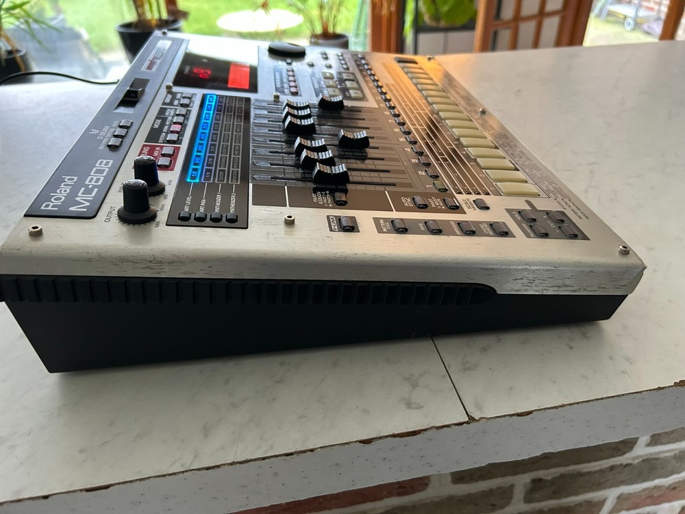 Roland MC808