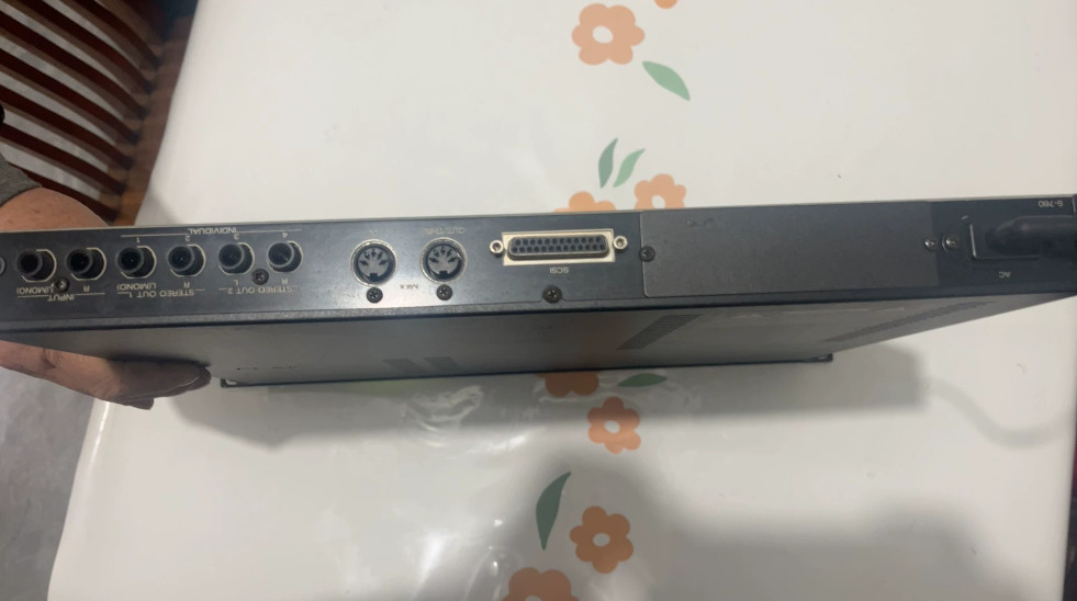 1pcs Roland S-760 Sampler