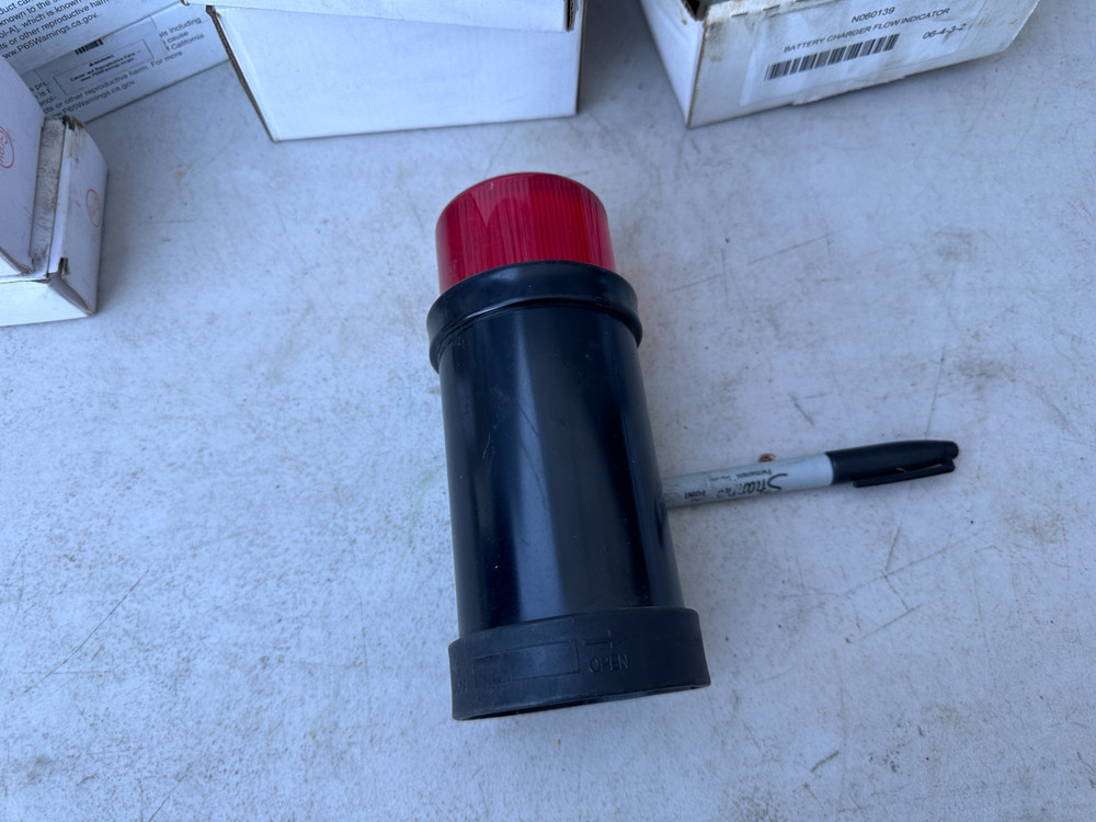TELEMECANIQUE XVB C8G4 RED STROBE LIGHT UNIT