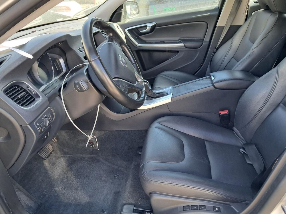 S60 2018 Glove Box 4843758