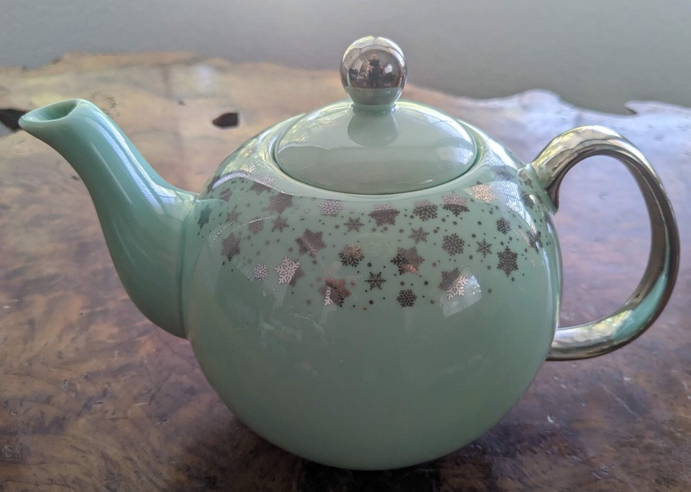 Ciroa Green Teapot With Silver Snowflakes