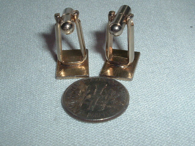VINTAGE MENS GOLD TONE RECTANGULAR CUFF LINKS