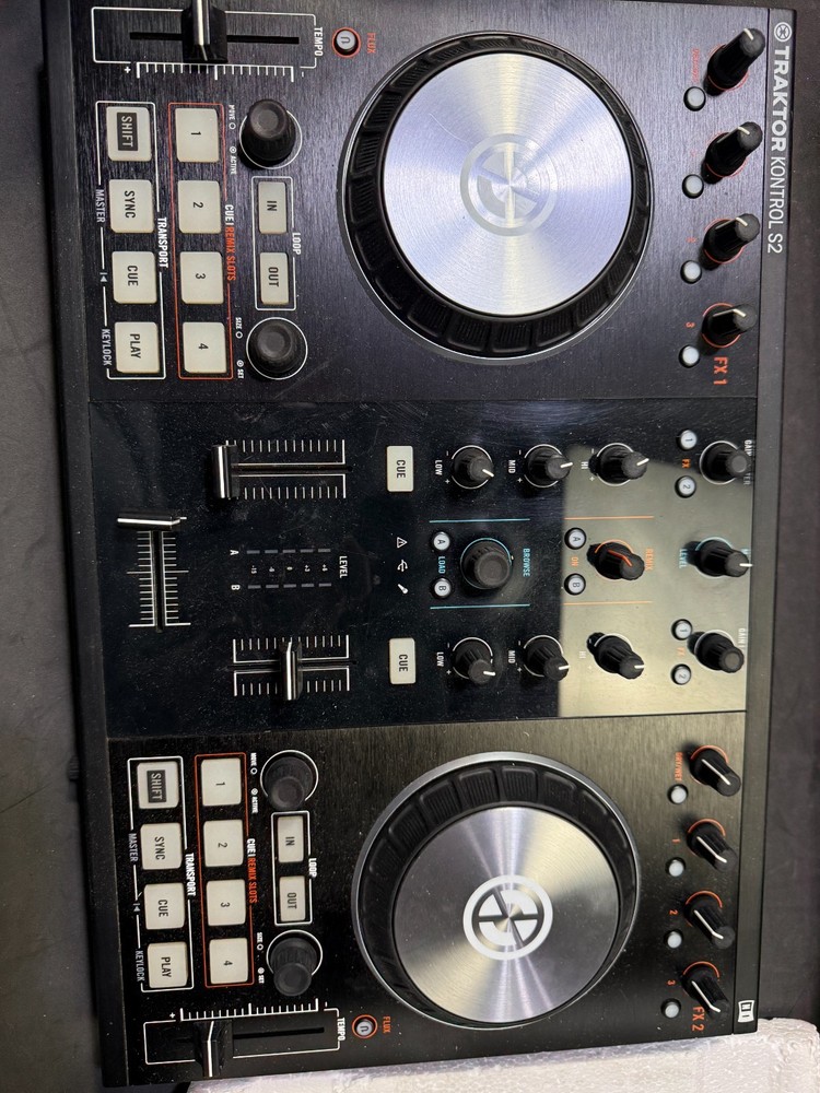 TRAKTOR KONTROL S2