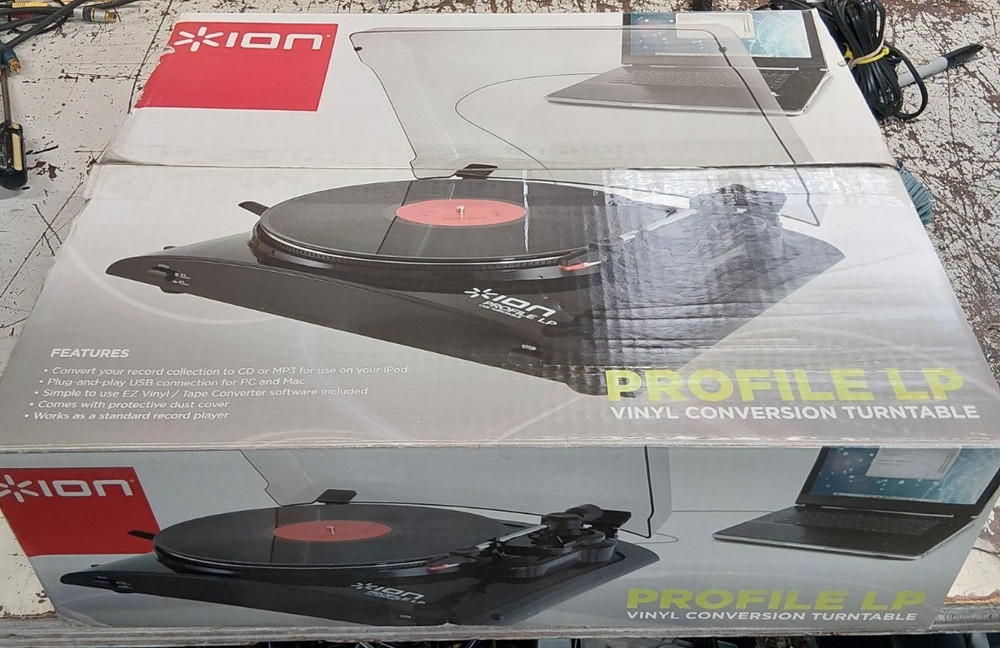 ION Profile LP VINYLE CONVERSION TURNTABLE