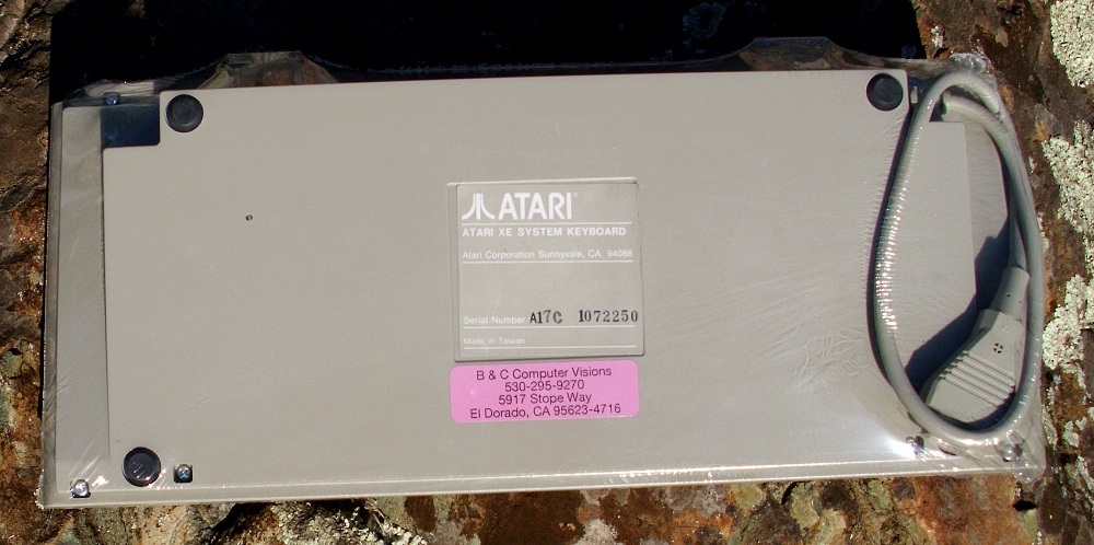 ATARI XEGM KEYBOARD with Case and cable Computer New