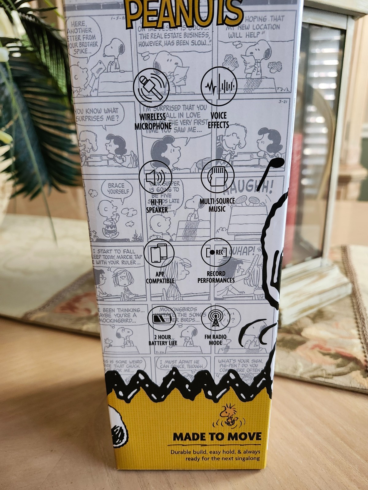 PEANUTS SNOOPY WIRELESS KARAOKE MICROPHONE "DANCE" BLUETOOTH SPEAKER SOUND NEW