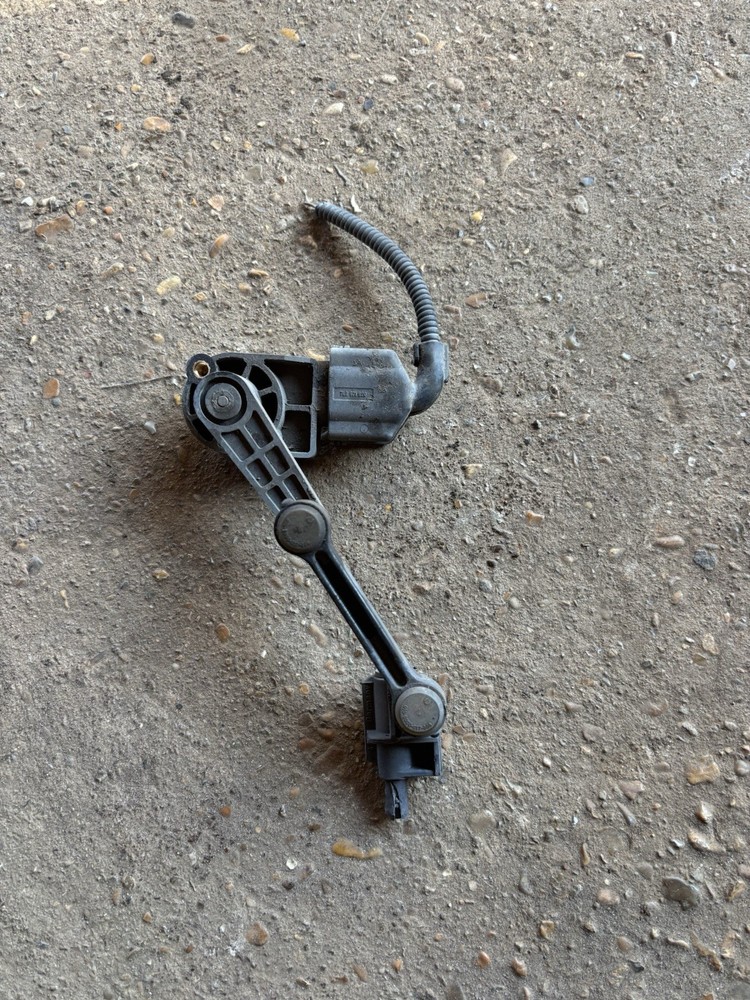 2006 AUDI Q7 4L HEADLIGHT LEVEL HEIGHT SENSOR FRONT LEFT  SIDE 7L0616213B