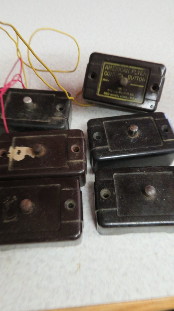 6- AMERICAN FLYER CONTROL BUTTON LOT S GAUGE