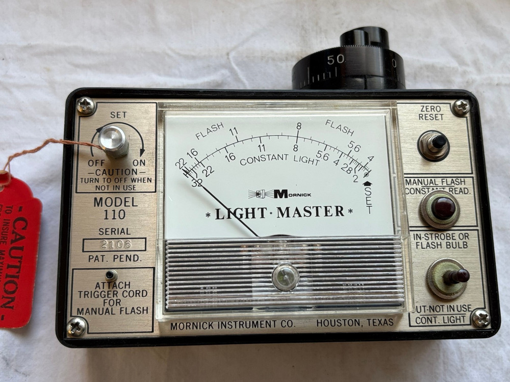 Mornick Light Master Model 110 Photo Meter Strobe Flash Constant Light w Manual