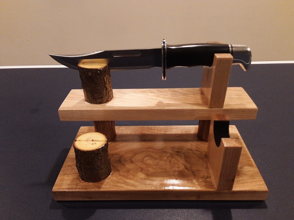DOUBLE KNIFE DISPLAY STAND . SOLID MAPLE