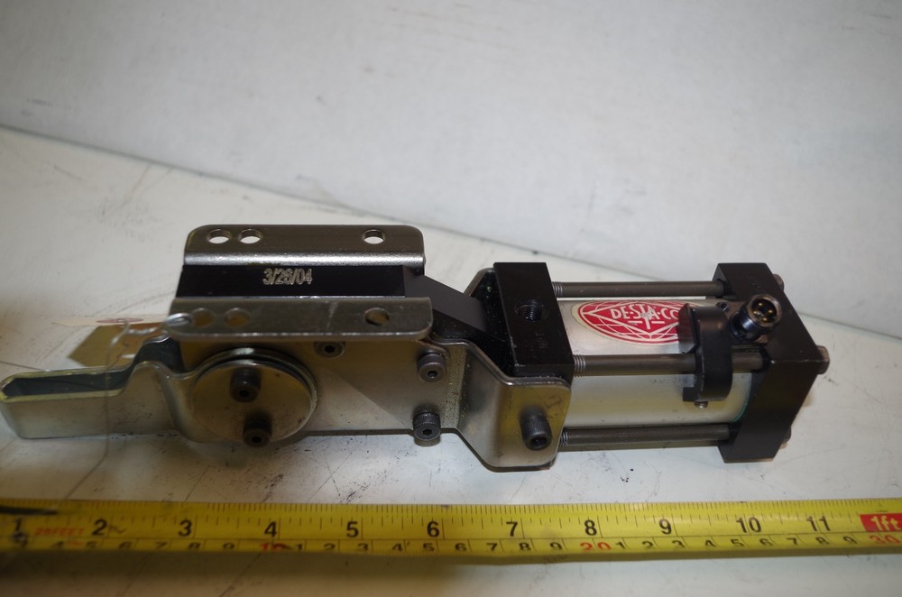 DESTACO PNEUMATIC HOLD DOWN CLAMP & BALLUFF SENSOR CODE: PC-300