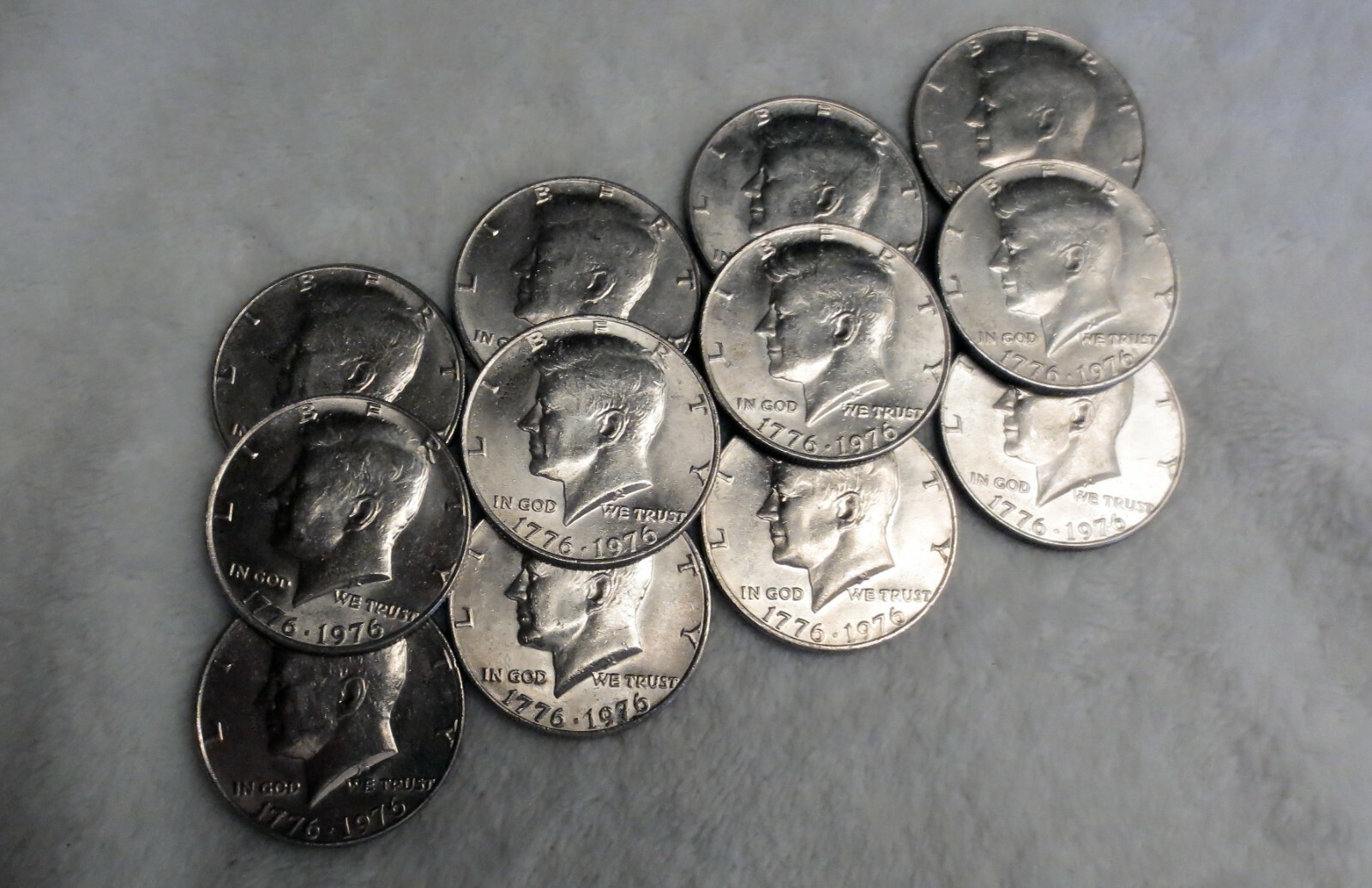 1 P or D 1776-1976 BICENTENNIAL KENNEDY HALF DOLLAR. BUY 2 GET A P+D+ A DISCOUNT