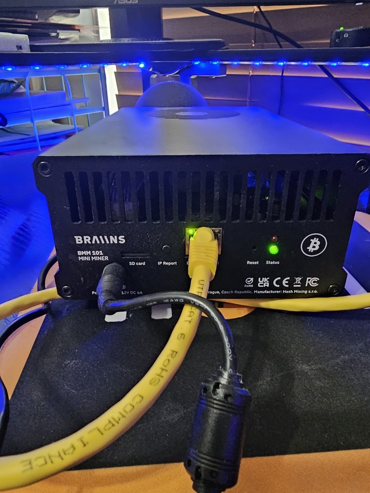 Braiins BMM 101 Bitcoin Miner (Multipurpose Display)