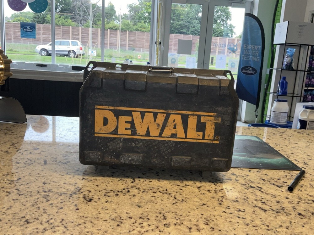 DEWALT DW096 Magnification Automatic Level