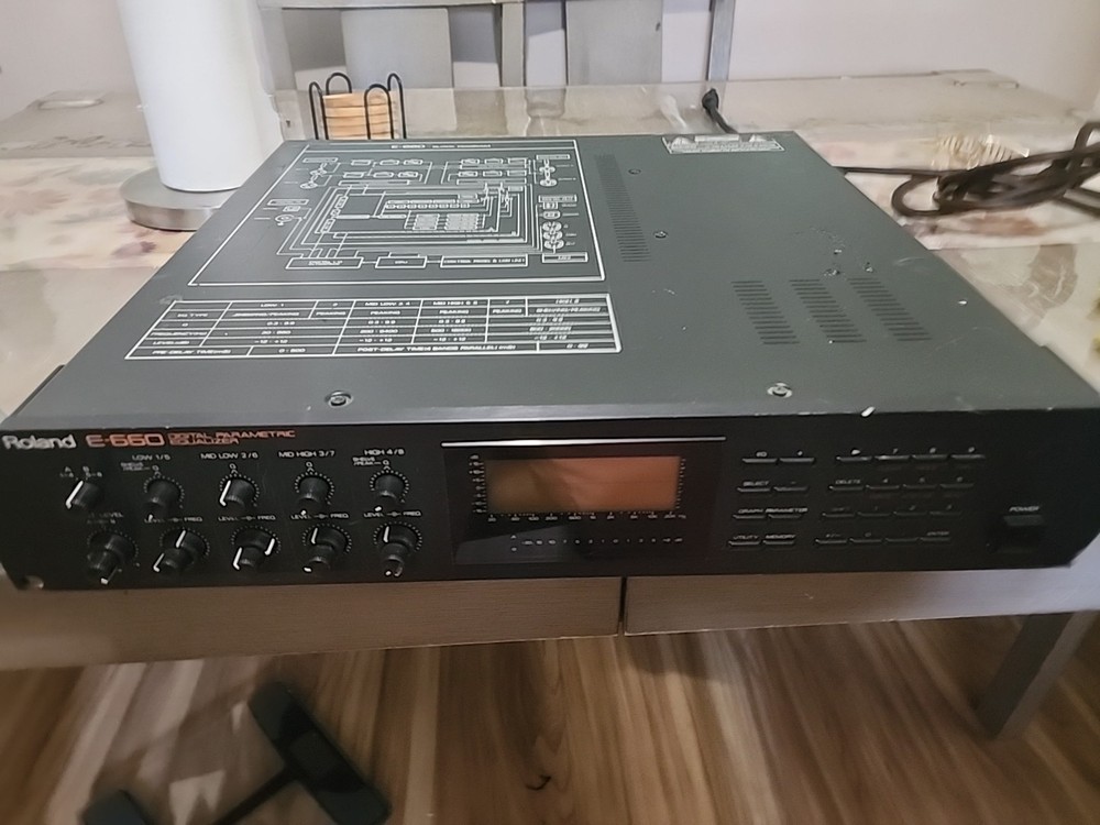 Roland E-660 Digital Stereo Parametric Mastering EQ