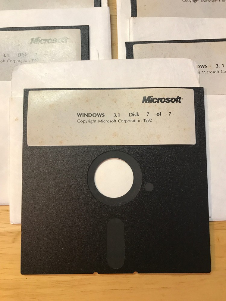MICROSOFT WINDOWS 3.1 - 5.25" DISKS W HARDSHELL CASE