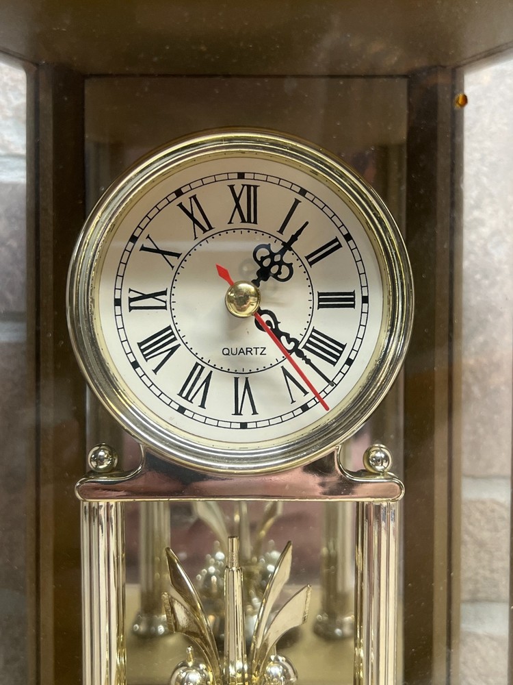 Quartz Clock Rotating Pendulum