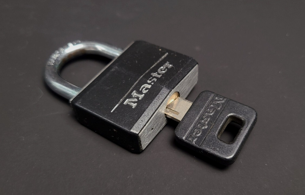 Master Lock - 40mm Keyed Padlock - Black - 1 Key