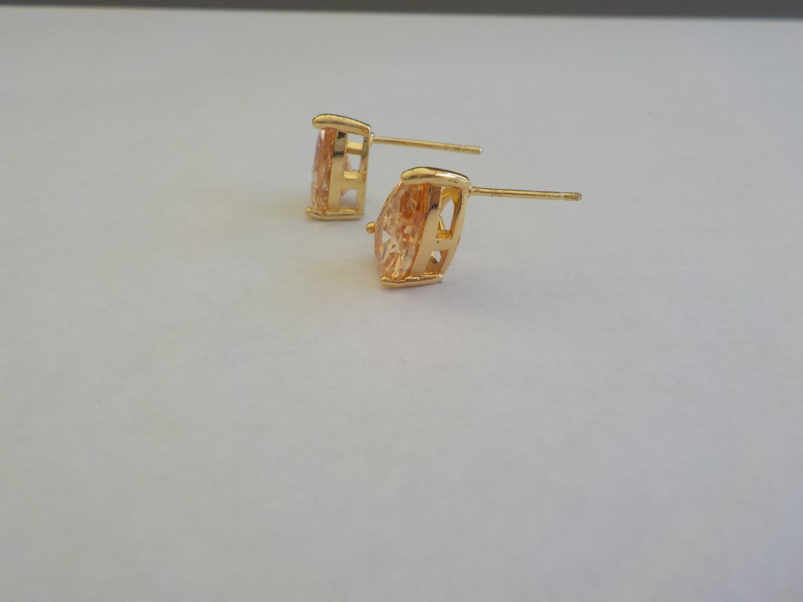 Earrings Pierced Post 5 Pair Glass Plastic Blue Green Pink Peach Sparkle Prong