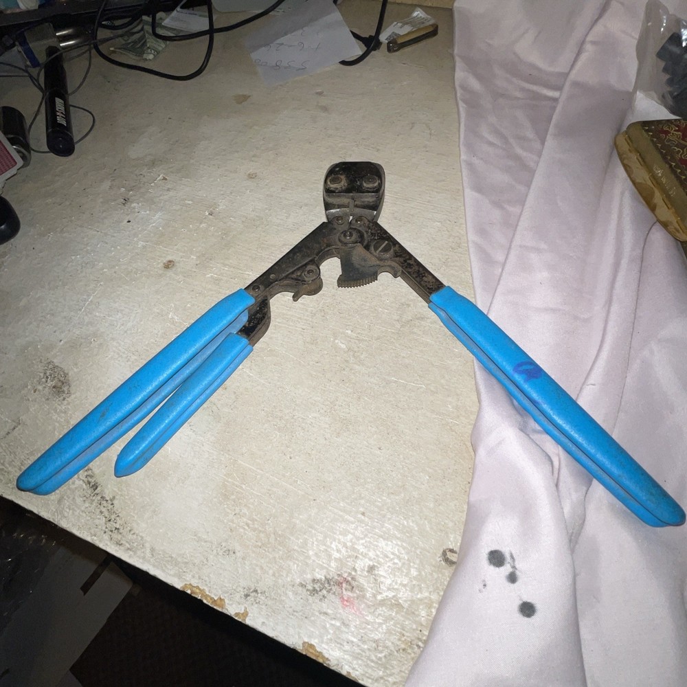 SharkBite 865895 Pex Clamp Pincer Tool