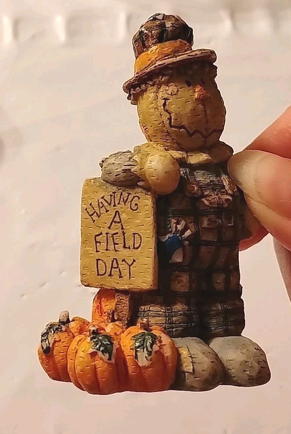 3 Inch Adorable Scarecrow.