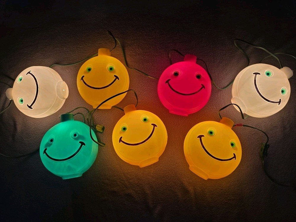 Smiley Face Blow Mold Party Lights String Noma International Seven Camping Vtg