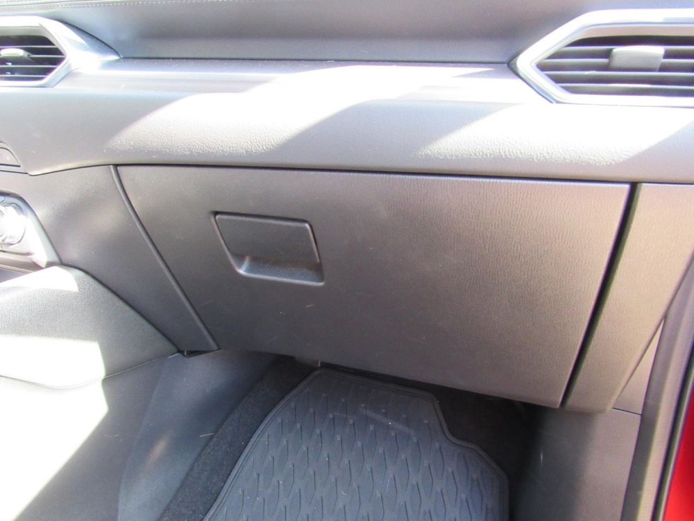 CX-5      2017 Glove Box 1000541