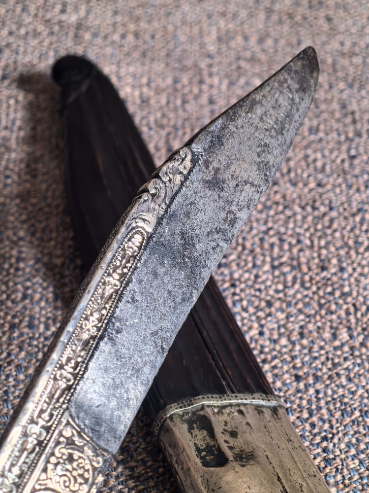 Fine Antique Ceylon Piha Kaetta Dagger 18th C.