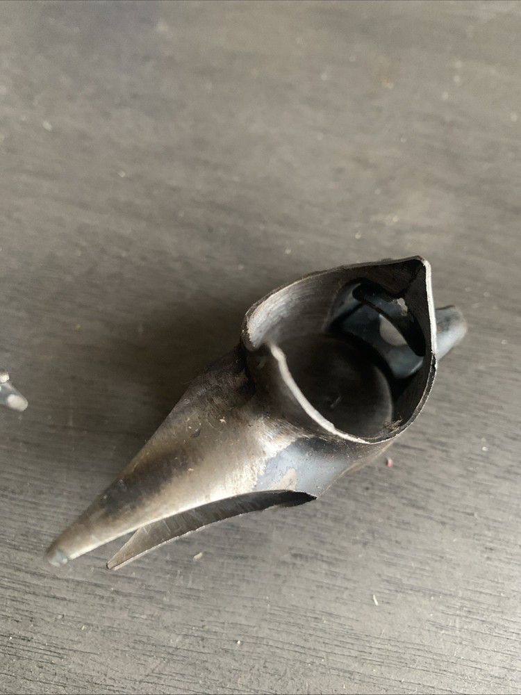 Prugnat Long Point Lug Set