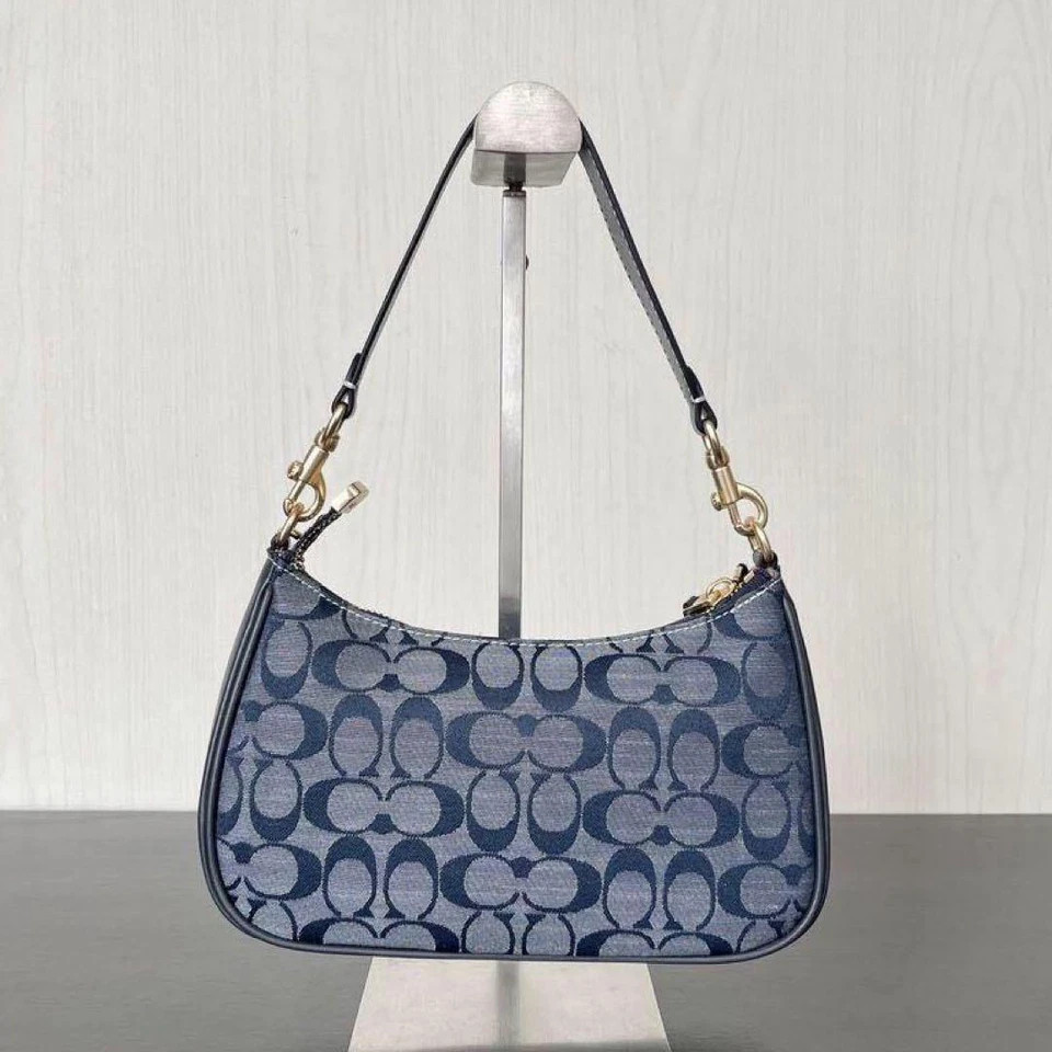 CH 139 shoulder bag