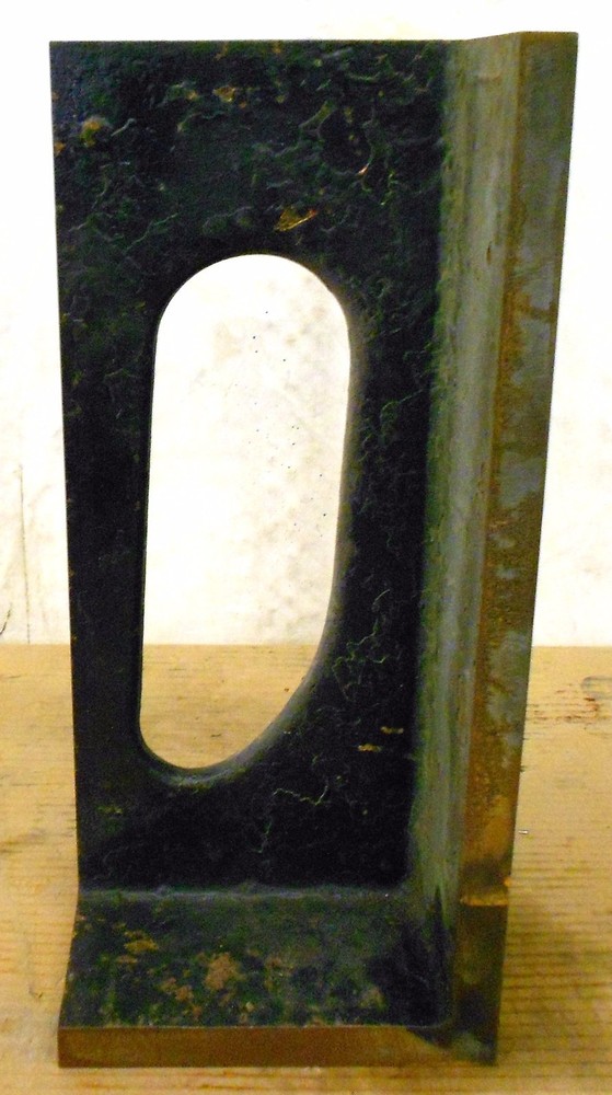 UNKNOWN BRAND GROUND UNIVERSAL RIGHT ANGLE IRON, 9" X 20" X 10"