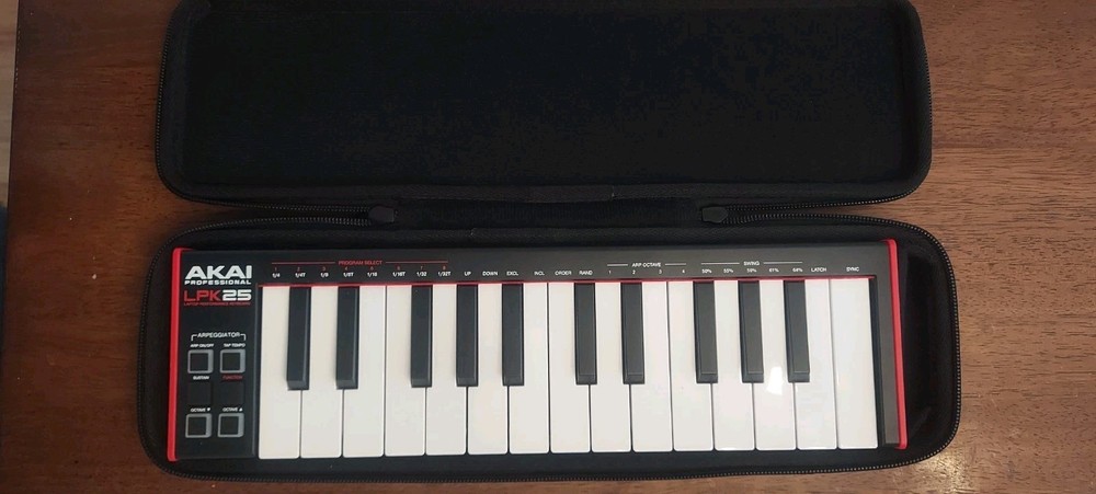 Akai Professional LPK25 mk2 USB-MIDI Controller Keyboard, w/ Case