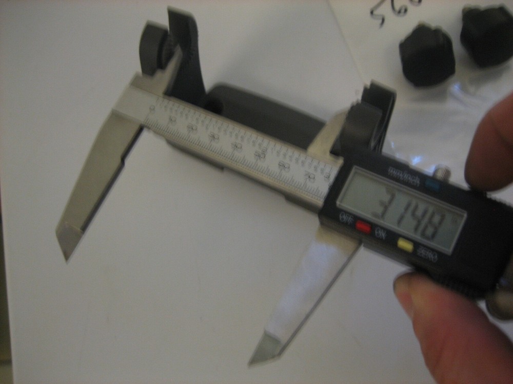 Apelco 560 Mounting Bracket & Knobs for Display