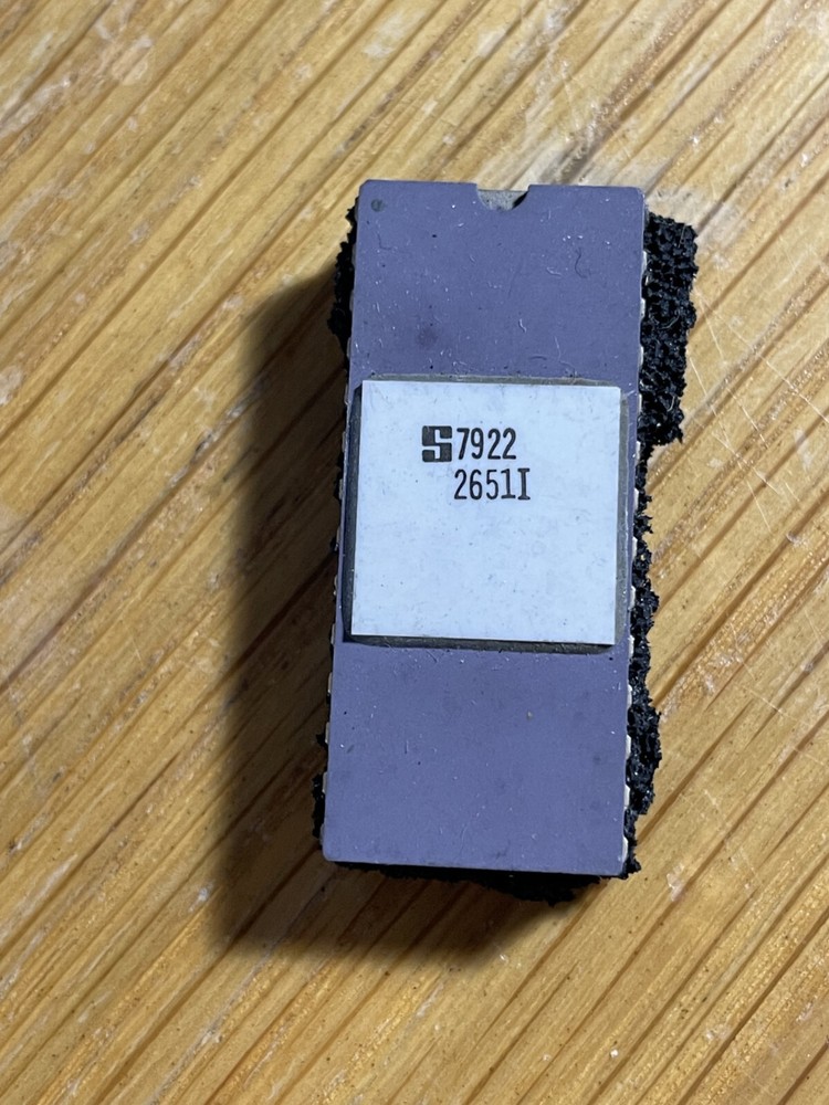 ONE Signetics 2651I , Programmable Communication controller,  Ceramic CDIP28