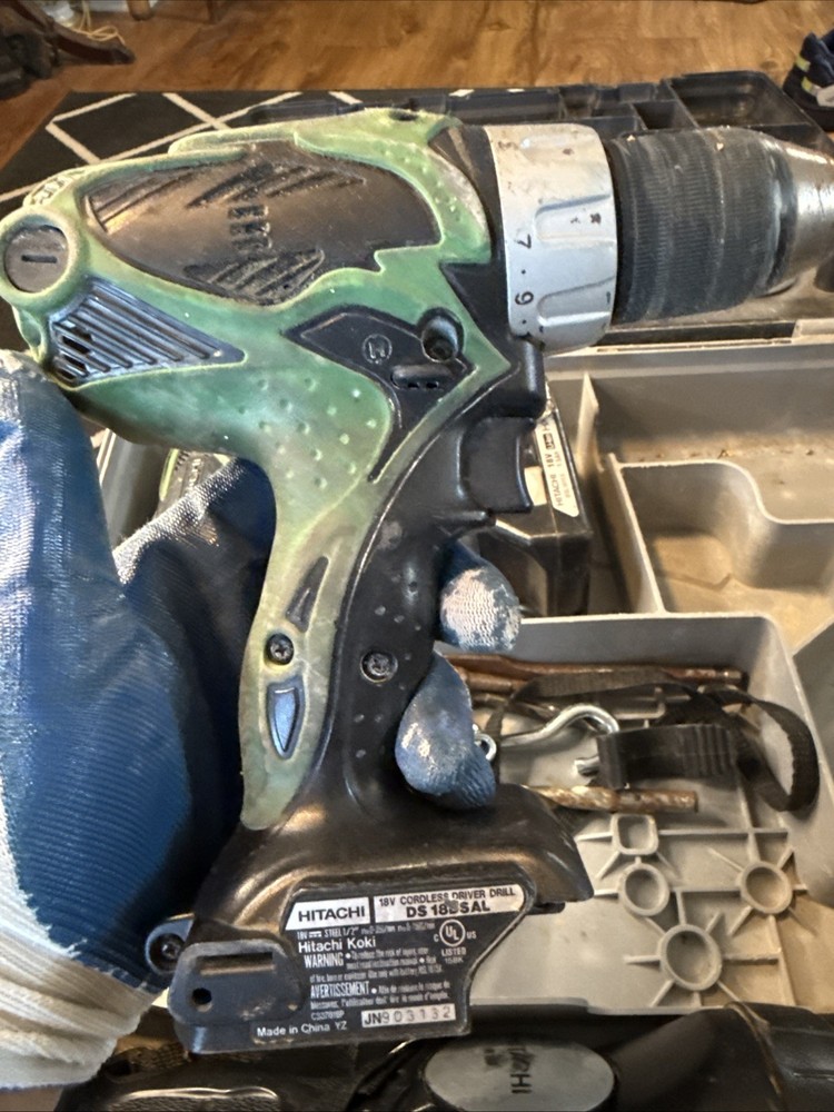 2 HITACHI DRILLS , FLASHLIGHT AND CASE, ALL UNTESTED NEEDS CHARGER