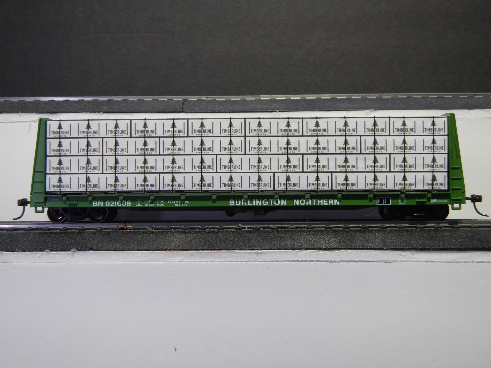 Solid Wood Wrapped Lumber Load for HO Scale 60 Foot Bulkhead Flat Car