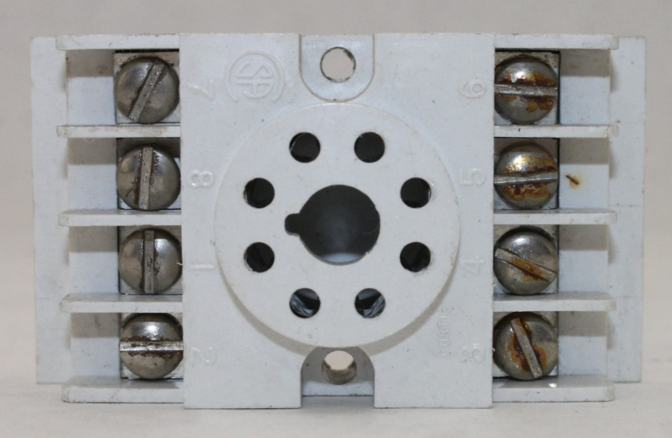 Curtis 8 Pin Relay Base