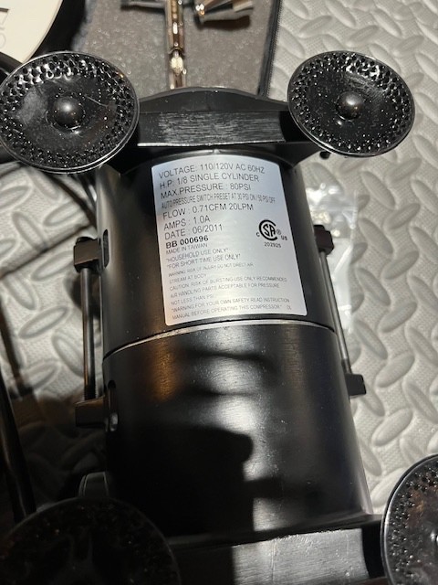 Iwata smart jet compressor and Iwata Eclipse airbrush