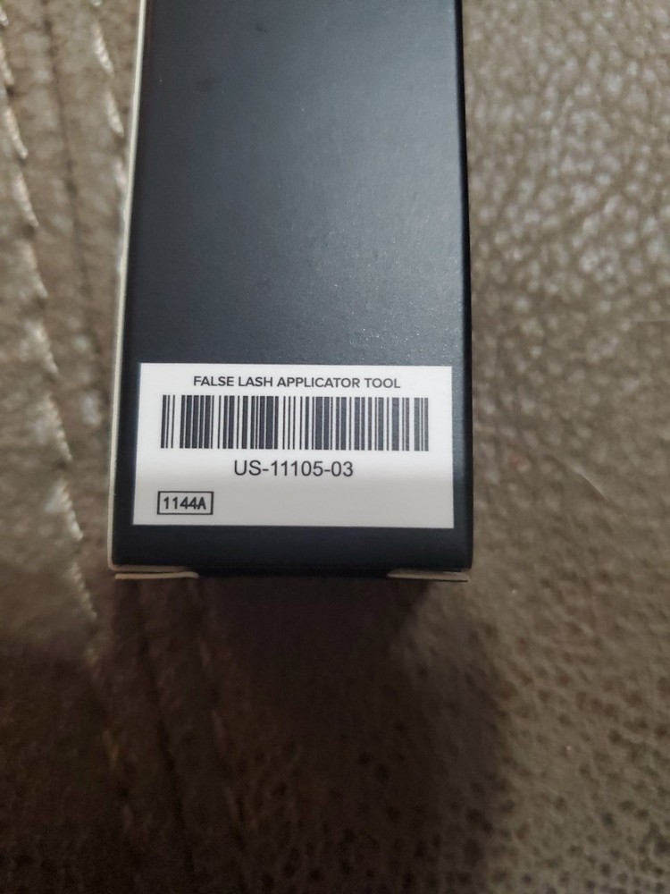 Younique False Lash Applicator