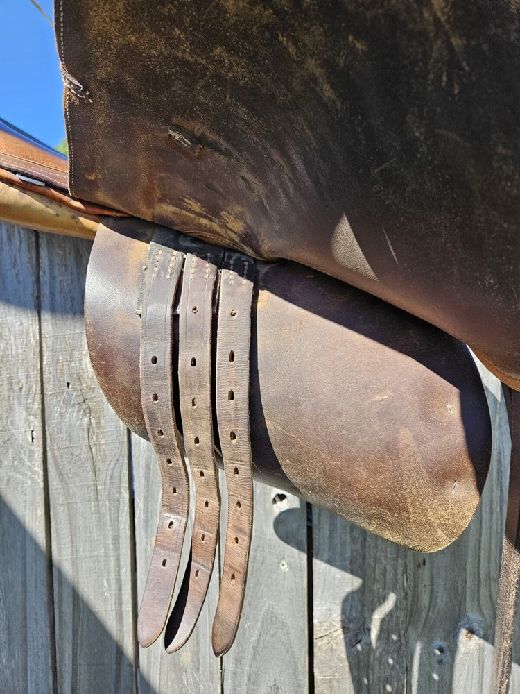 Beval Jumping Saddle Size 17 Long Made in England Devon 2000 Used