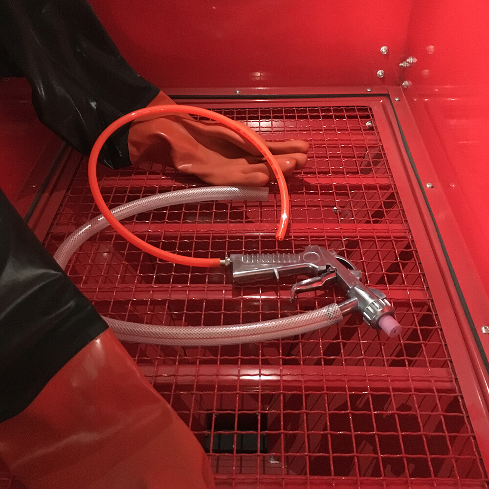 60 Gallon Sandblast Cabinet Sandblast Gun Gloves & Nozzles 8 Bar