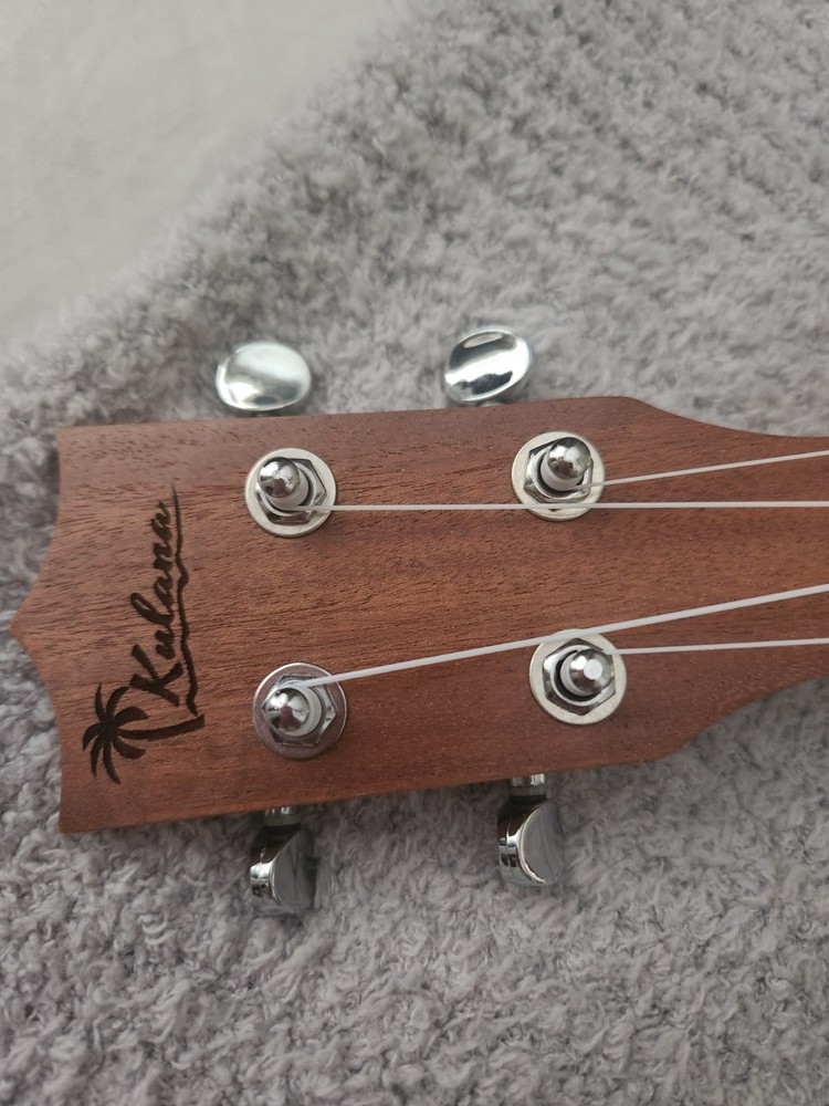 New Kulana Beginners 4 String Wood Ukulele With Case Pics Strap & Extra Strings