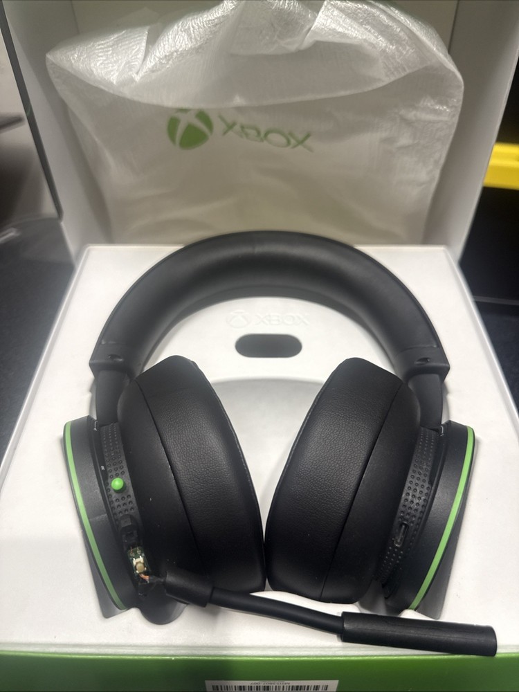 Microsoft Xbox Wireless Headset - Black Everything Working But MIC Is Broken