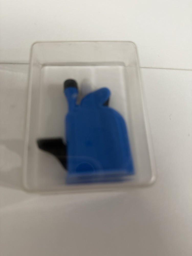 Vintage Ditta Martinelli Italian Automatic Needle Threader Blue