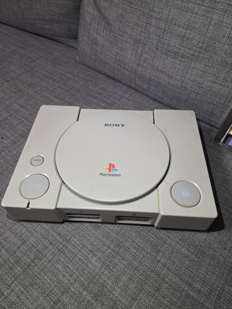 PS1 SCPH-9002 + Cables + Game (No Controller)