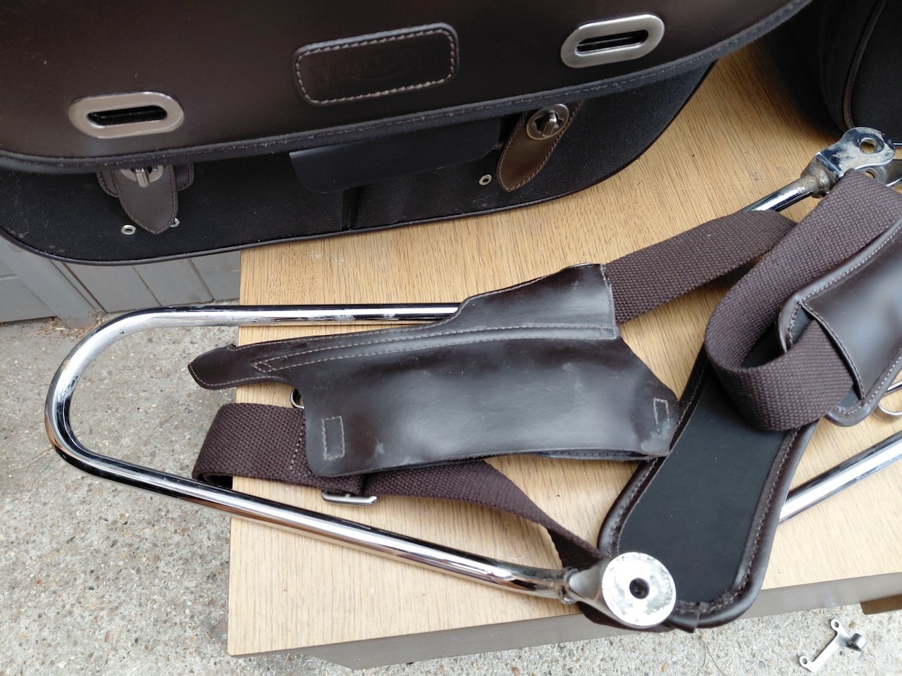 Triumph Bonneville T120 T100 Leather Waxed Luggage Panniers + Rails Brown